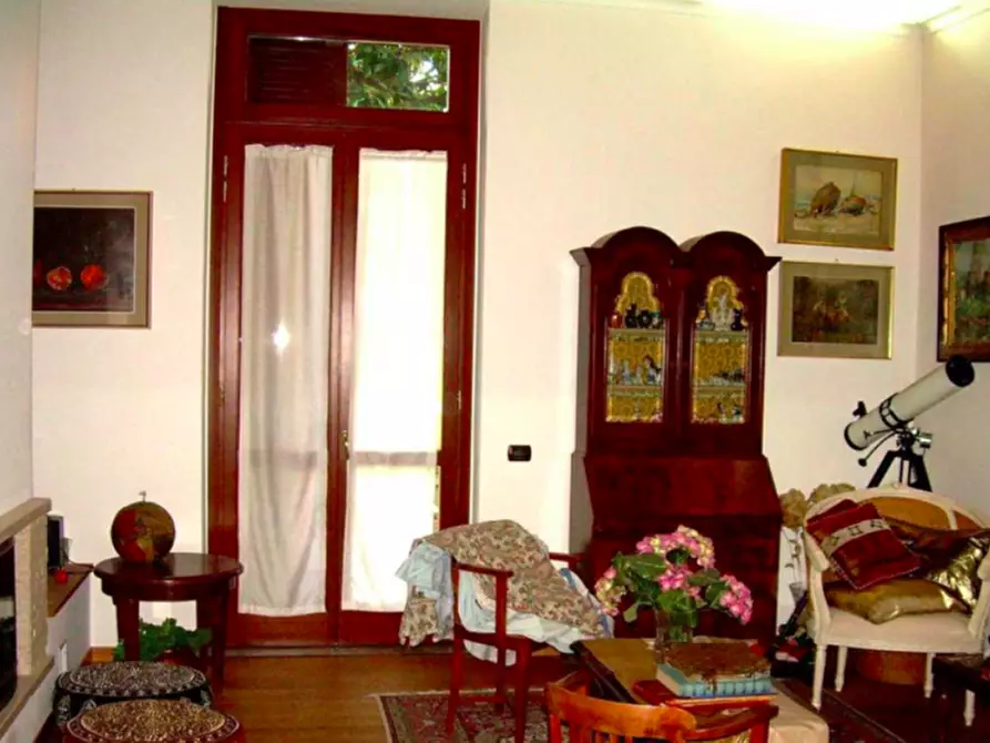 Immagine 1 di Villa in vendita  in Via del Popolo, 35 a Voghera