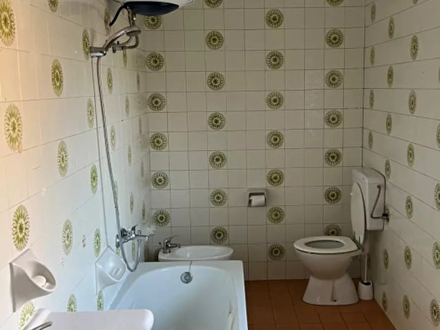 Immagine 10 di Appartamento in affitto  in strada osteria a Alba