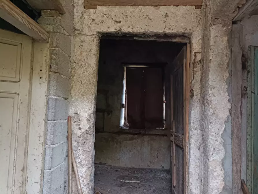 Immagine 14 di Rustico / casale in vendita  a Fontechiari