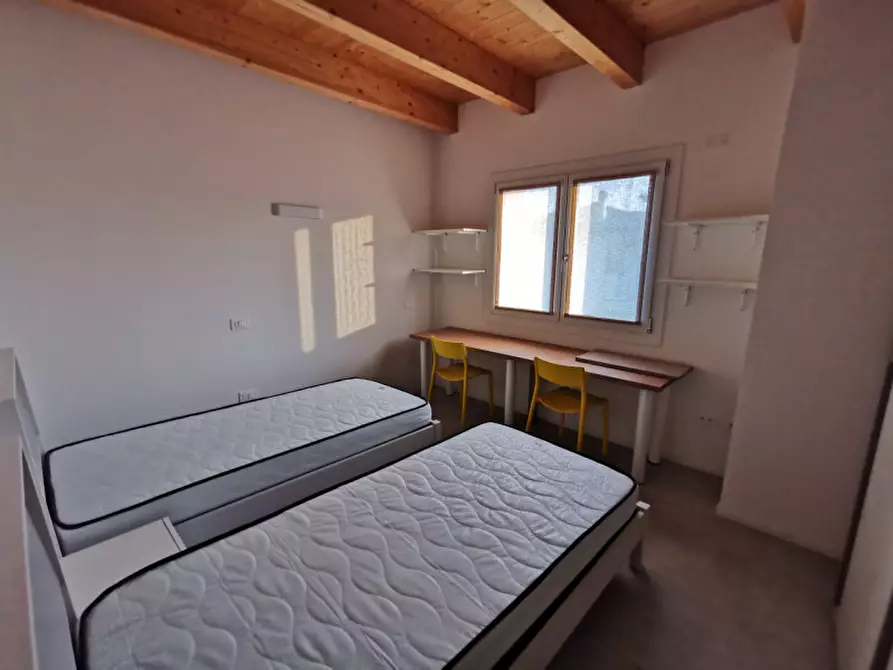 Immagine 5 di Camera in affitto  a Legnaro