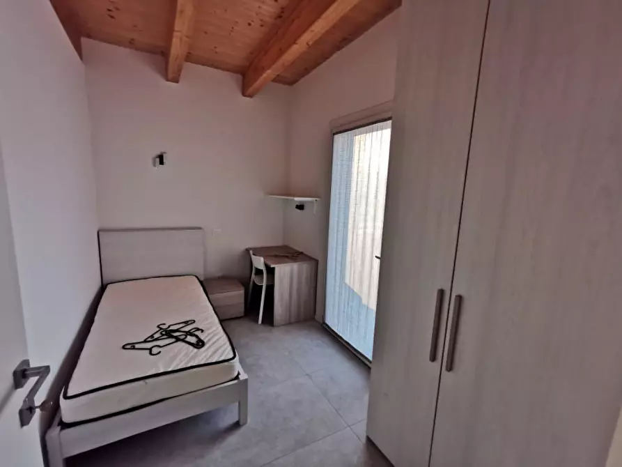 Immagine 5 di Camera in affitto  a Legnaro