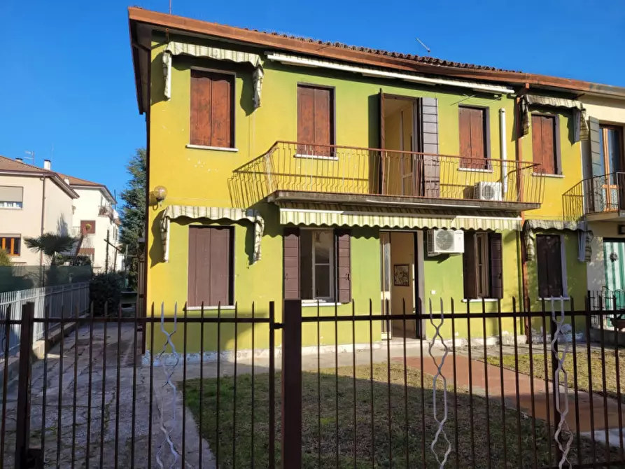 Immagine 1 di Casa bifamiliare in vendita  in Via Carlo Steiner a Padova