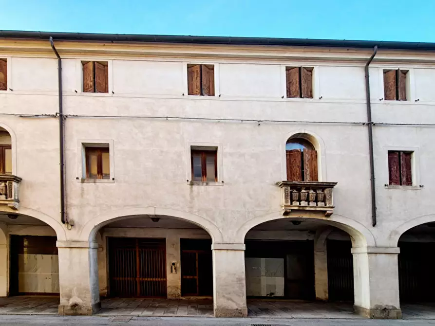 Immagine 1 di Palazzo in vendita  in VIA GIUSEPPE GARIBALDI a Este