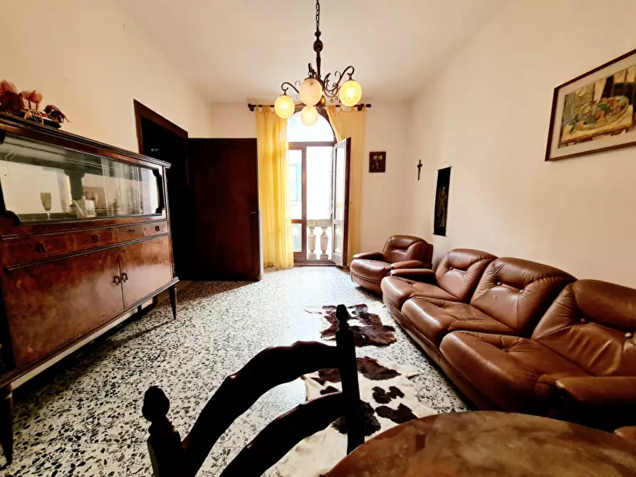 Immagine 2 di Palazzo in vendita  in VIA GIUSEPPE GARIBALDI a Este