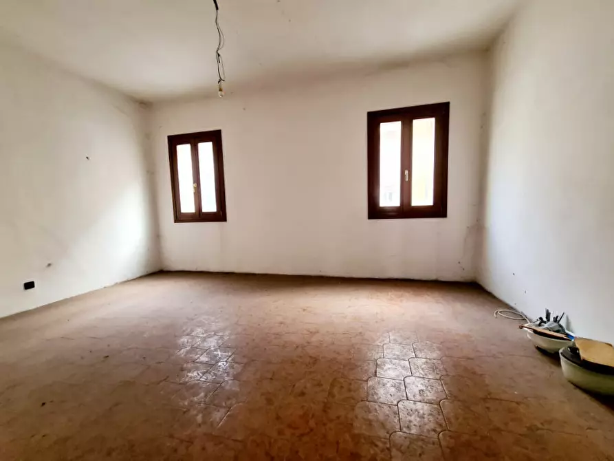 Immagine 3 di Palazzo in vendita  in VIA GIUSEPPE GARIBALDI a Este