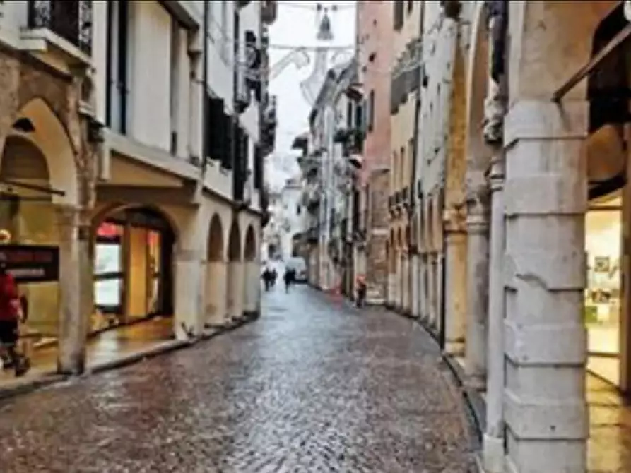 Immagine 3 di Negozio in vendita  in via Principe Umberto a Este