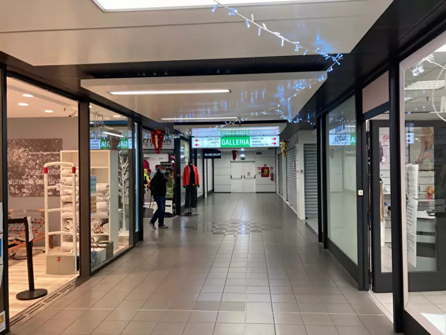 Immagine 2 di Negozio in vendita  in via del Brennero a Trento