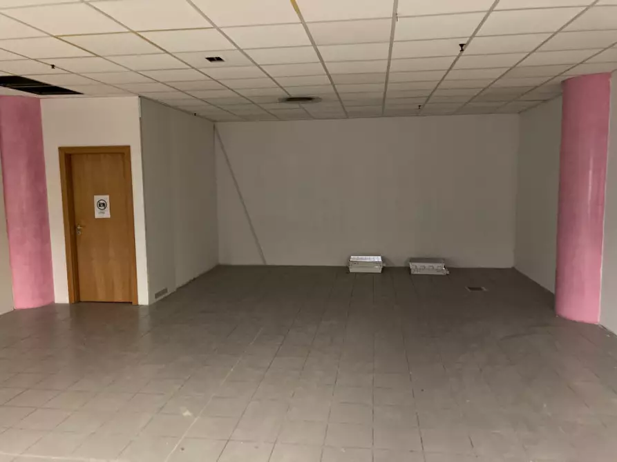 Immagine 5 di Negozio in vendita  in via del Brennero a Trento