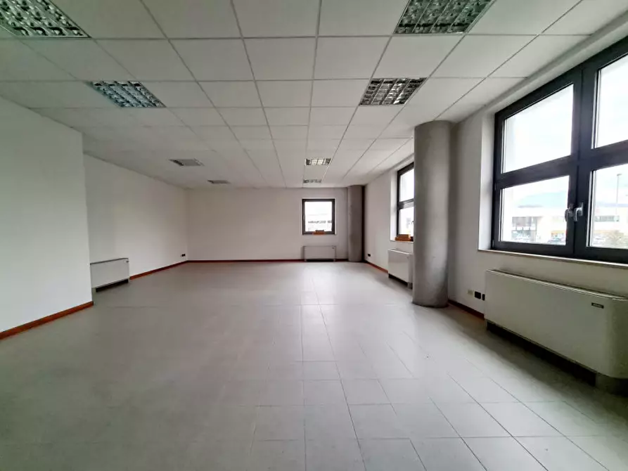 Immagine 2 di Ufficio in vendita  in VIA ZUCCHERIFICIO a Este