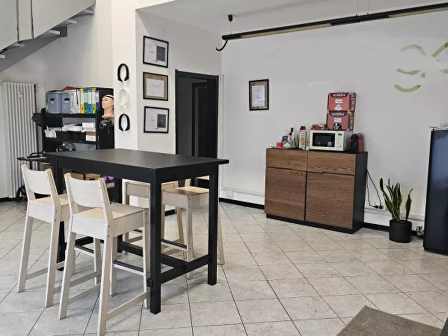 Immagine 2 di Negozio in vendita  a Padova