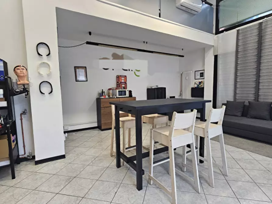 Immagine 3 di Negozio in vendita  a Padova