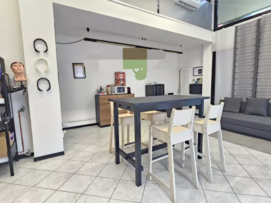 Immagine 4 di Negozio in vendita  a Padova