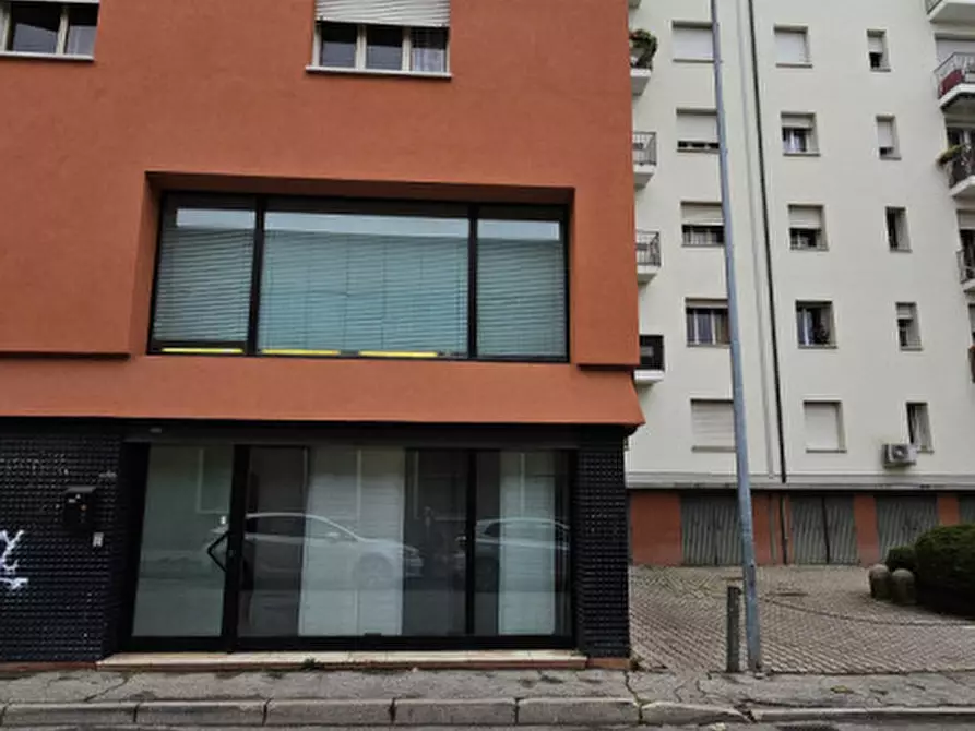 Immagine 13 di Negozio in vendita  a Padova