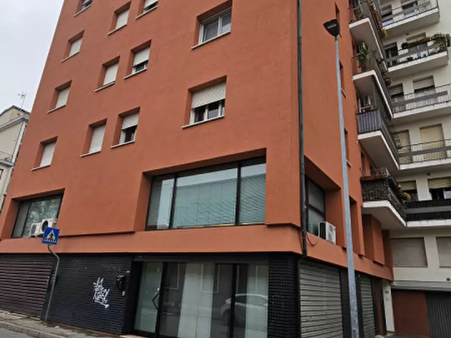 Immagine 15 di Negozio in vendita  a Padova