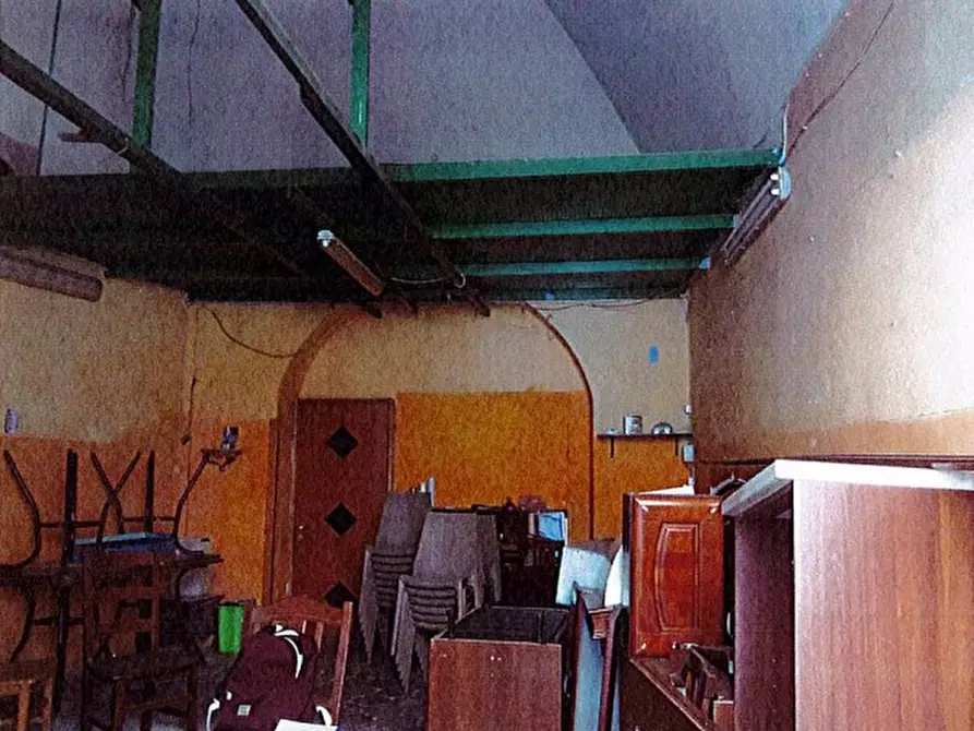 Immagine 2 di Negozio in vendita  in VIA DUCA DEGLI ABRUZZI, 63 a Napoli