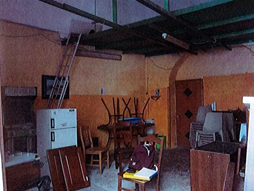 Immagine 4 di Negozio in vendita  in VIA DUCA DEGLI ABRUZZI, 63 a Napoli