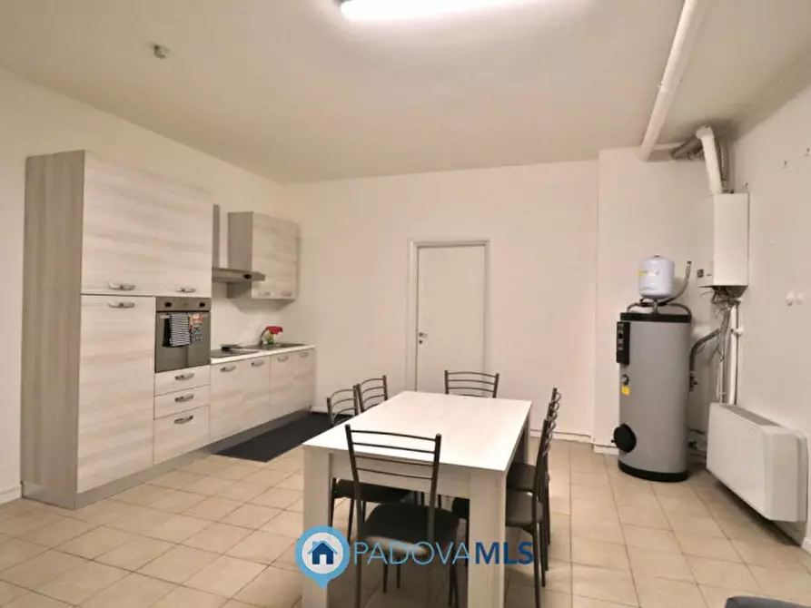 Immagine 2 di Magazzino in vendita  in Via Podestarile n. 2/A a Padova