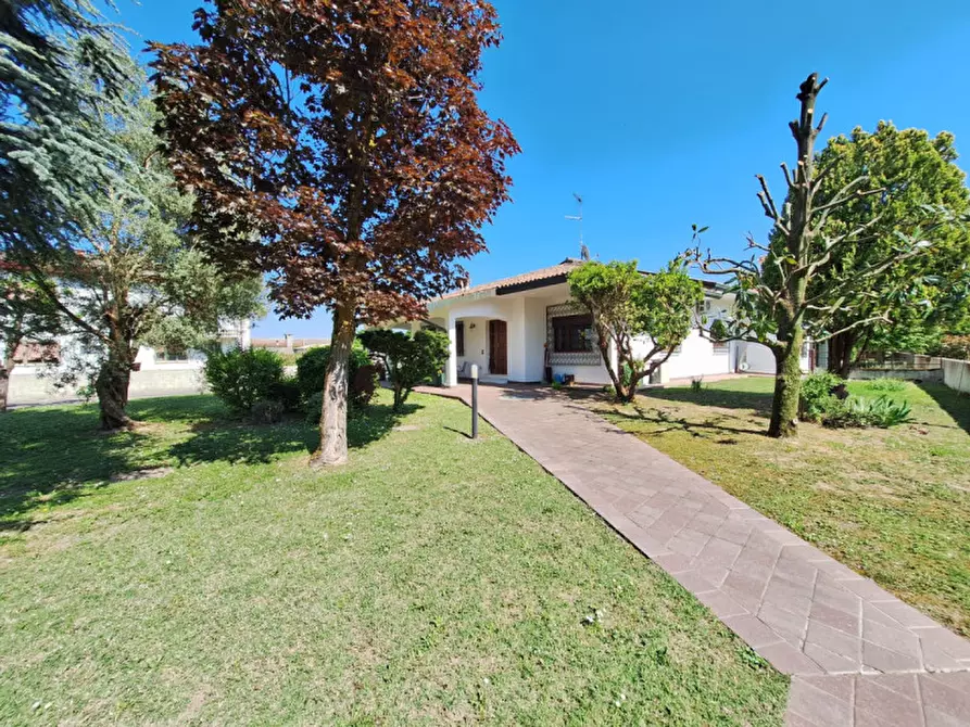 Immagine 3 di Villa in vendita  in Via San Michele del Carso a Rovigo