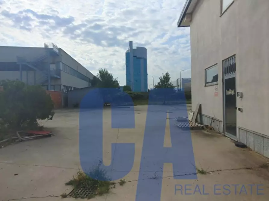 Immagine 23 di Laboratorio in affitto  in VIA BISCEGLIE a Milano