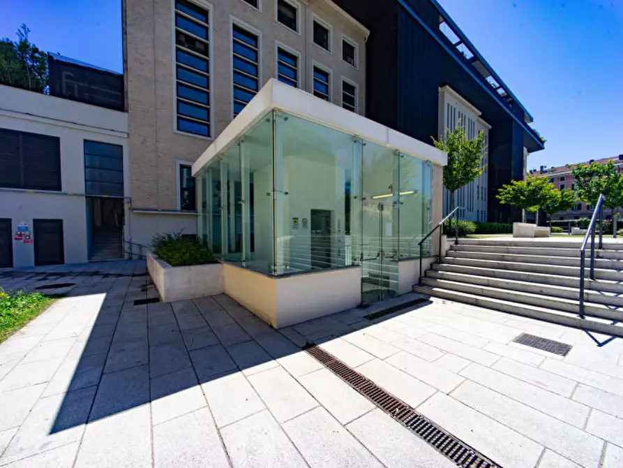 Immagine 12 di Garage in vendita  in via Ceresio 7 Milano a Milano