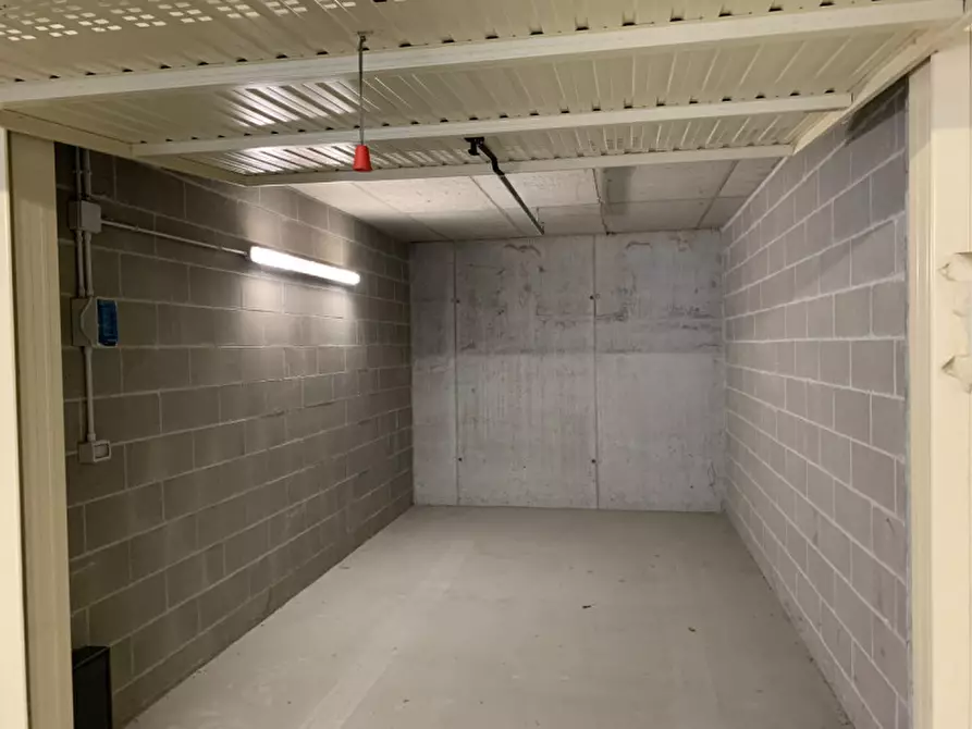 Immagine 17 di Garage in vendita  in via Ceresio 7 Milano a Milano