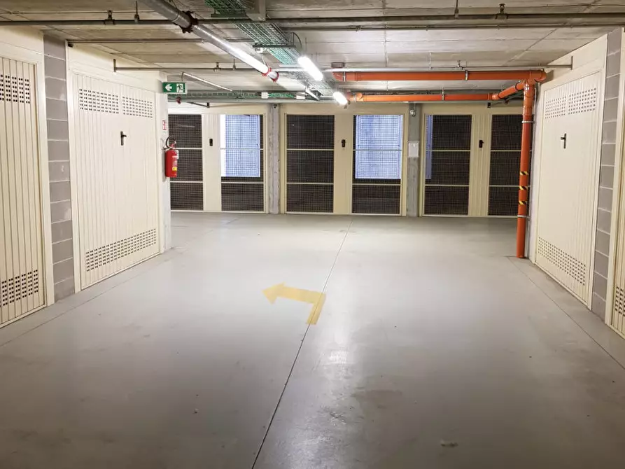 Immagine 20 di Garage in vendita  in via Ceresio 7 Milano a Milano