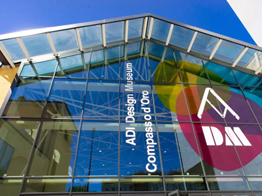 Immagine 9 di Garage in vendita  in via Ceresio 7 Milano a Milano