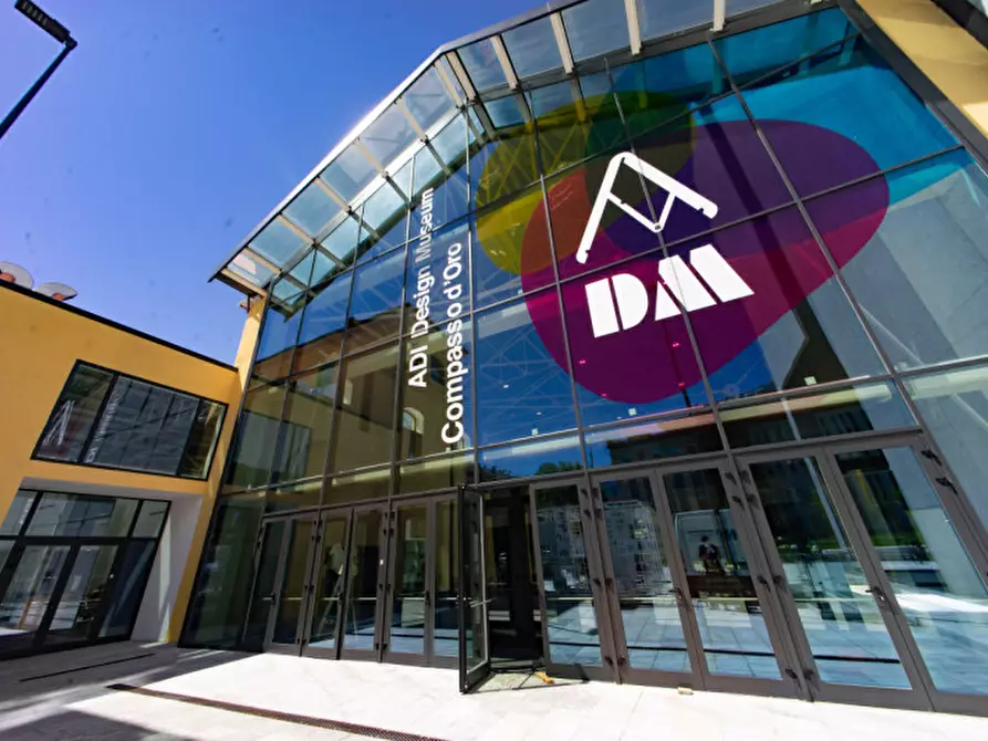 Immagine 10 di Garage in vendita  in via Ceresio 7 Milano a Milano