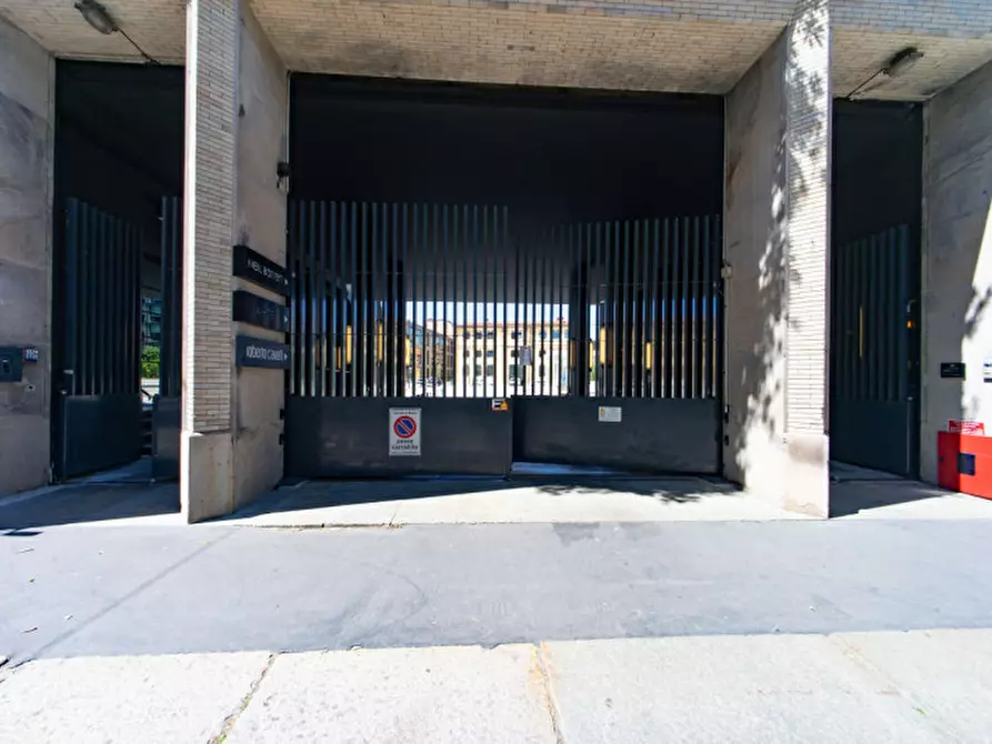 Immagine 14 di Garage in vendita  in via Ceresio 7 Milano a Milano