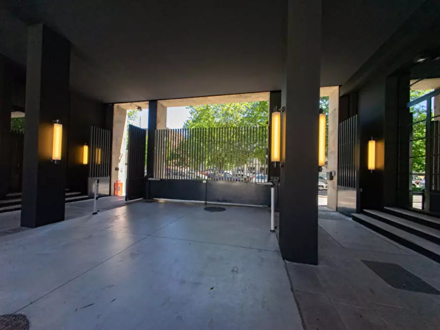 Immagine 16 di Garage in vendita  in via Ceresio 7 Milano a Milano