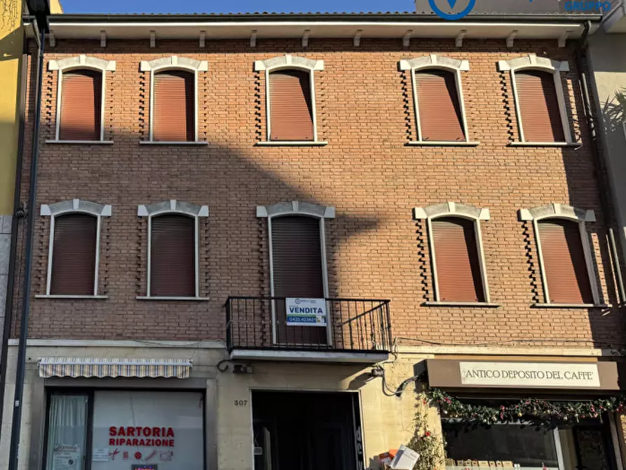 Immagine 1 di Palazzo in vendita  in Corso del Popolo1 307 a Rovigo