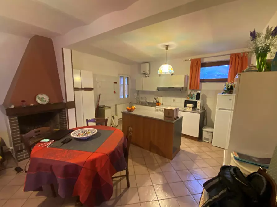 Immagine 4 di Appartamento in vendita  a Castiglione Del Lago