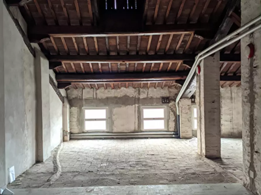 Immagine 1 di Palazzo in vendita  in via Cavour a Este
