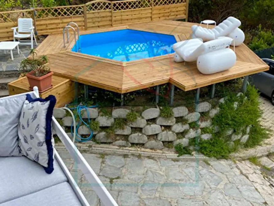 Immagine 5 di Casa bifamiliare in vendita  in via della Pace a Ameglia