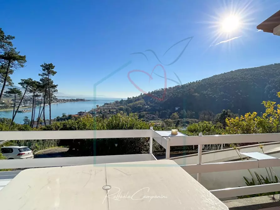 Immagine 9 di Casa bifamiliare in vendita  in via della Pace a Ameglia