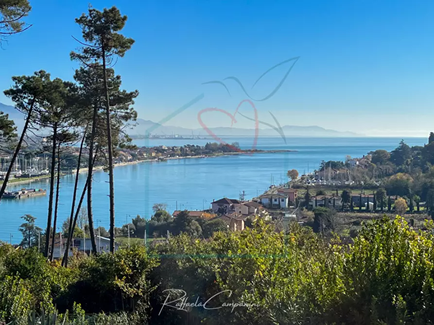 Immagine 13 di Casa bifamiliare in vendita  in via della Pace a Ameglia
