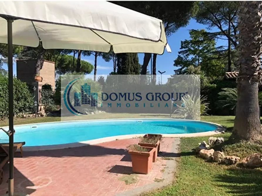 Immagine 2 di Villa in vendita  in Via Raffaello Franchi a Roma
