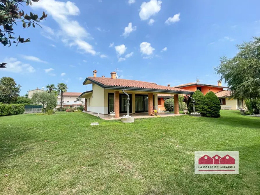 Immagine 1 di Casa bifamiliare in affitto  in Via Lacedelli a Montecchio Maggiore