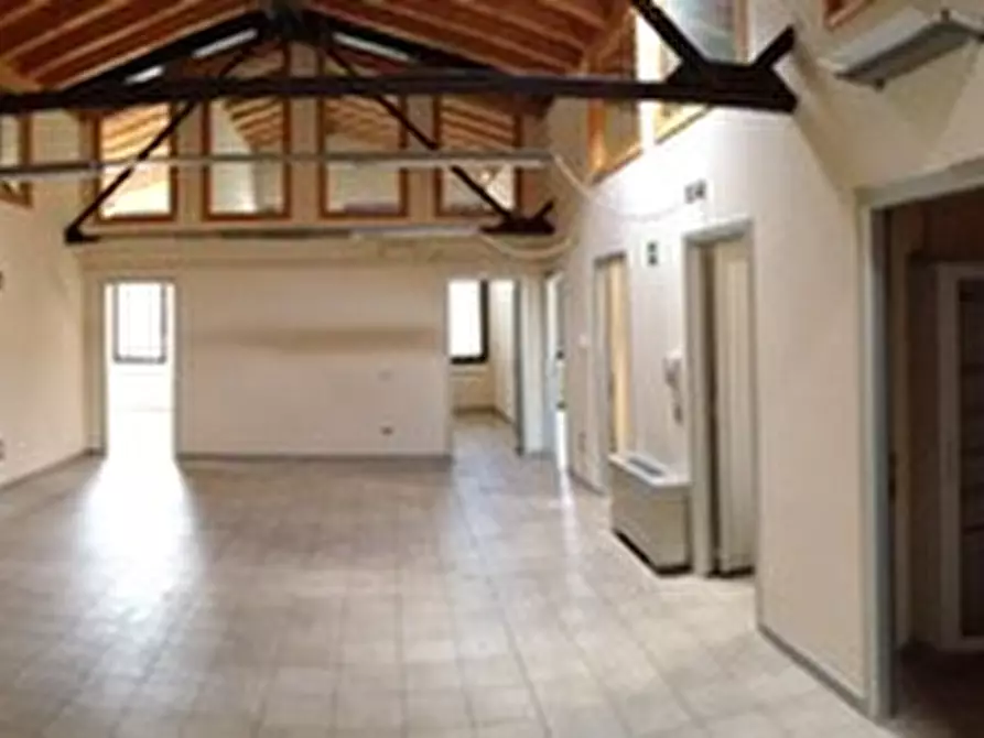 Immagine 2 di Ufficio in affitto  a Montebelluna