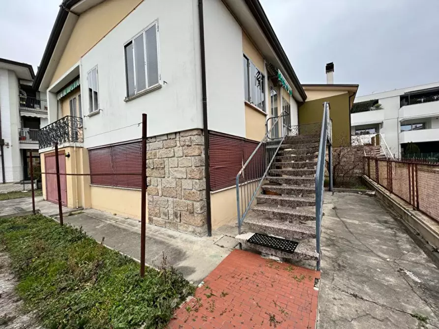 Immagine 1 di Casa bifamiliare in vendita  a Abano Terme