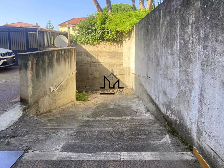 Immagine 2 di Magazzino in affitto  in Via Cruillas a Palermo