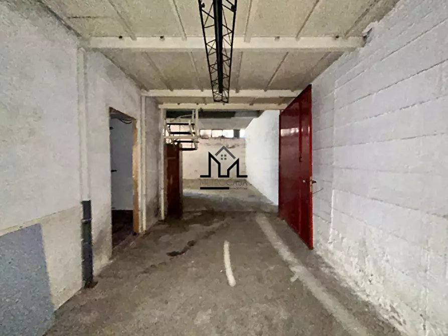 Immagine 6 di Magazzino in affitto  in Via Cruillas a Palermo