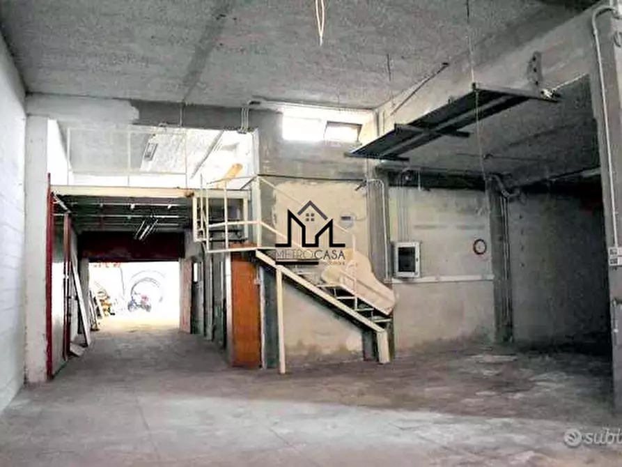 Immagine 7 di Magazzino in affitto  in Via Cruillas a Palermo