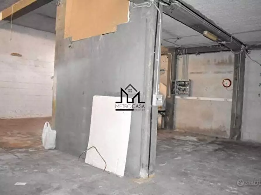 Immagine 9 di Magazzino in affitto  in Via Cruillas a Palermo