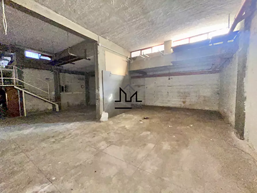 Immagine 10 di Magazzino in affitto  in Via Cruillas a Palermo