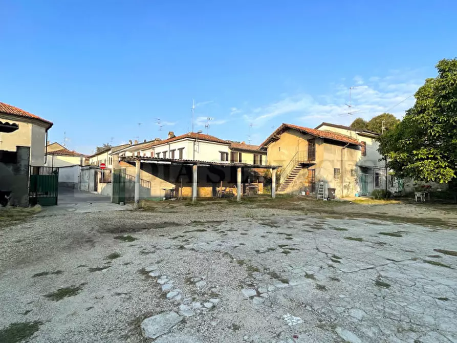 Immagine 2 di Rustico / casale in vendita  in vai Erbognetta n° 48 a Sannazzaro De' Burgondi