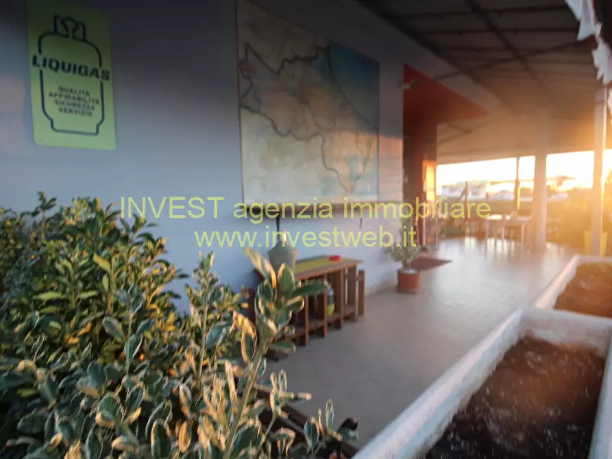 Immagine 2 di Attività commerciale in vendita  a Rosolina