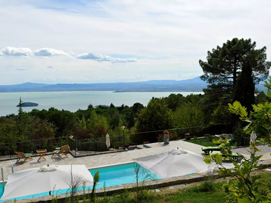 Immagine 7 di Villa in vendita  a Tuoro Sul Trasimeno