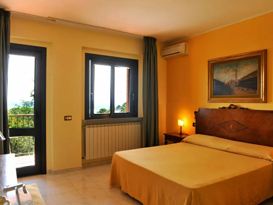 Immagine 26 di Villa in vendita  a Tuoro Sul Trasimeno