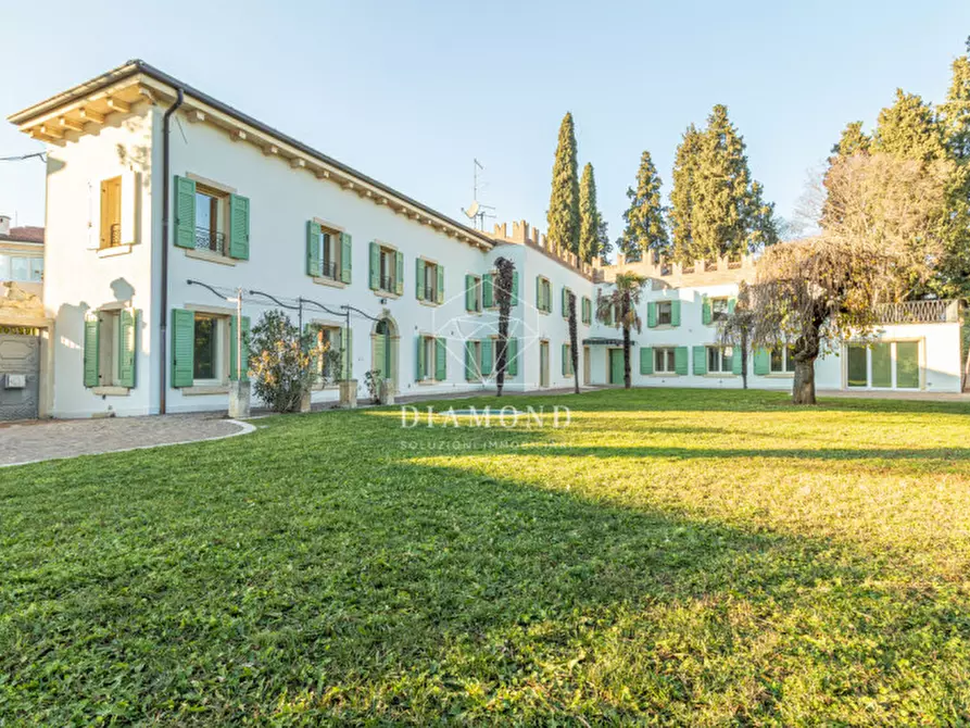 Immagine 1 di Villa in vendita  in Via Biondella a Verona